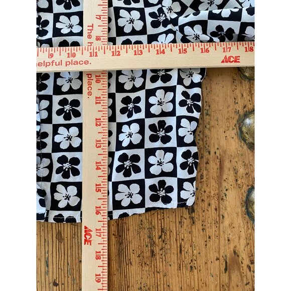 Passport Black & White Floral Checkered Crop Shirt Small Rayon Button-Up Blouse - Picture 6 of 6